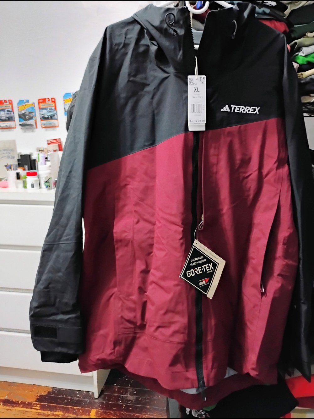 Adidas Terrex Techrock 3L Gore-Tex C-Knit Jacket - Black & Burgundy Size: XL NWT